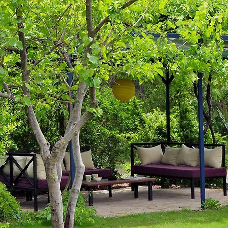 Hobbit Evi Hotel Чирали Екстериор снимка